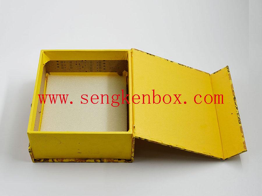 Packaging Paper Box With Iron Buckle