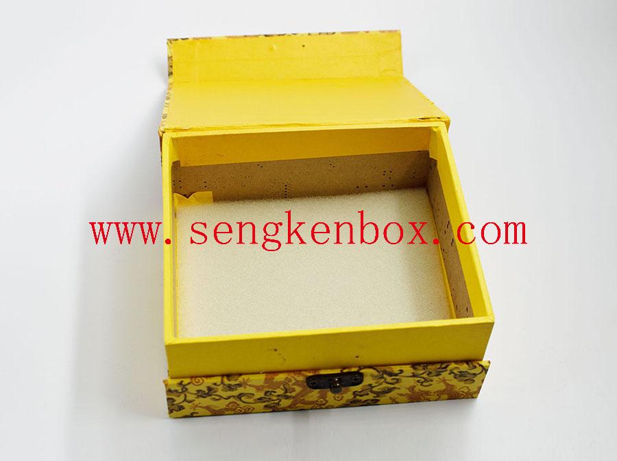 Packaging Paper Box With Iron Buckle