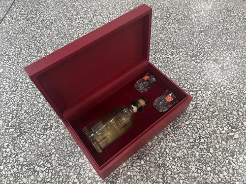 OEM and ODM Luxury Gift Wine Paper Box Packaging with Elegant Insert For Sale
